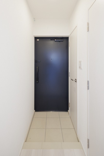 ※写真は同タイプ住戸です。(玄関)