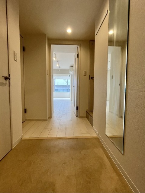 ※同仕様写真含む(玄関)