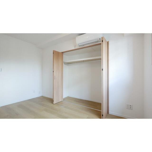 洋室5.9収納(内装)