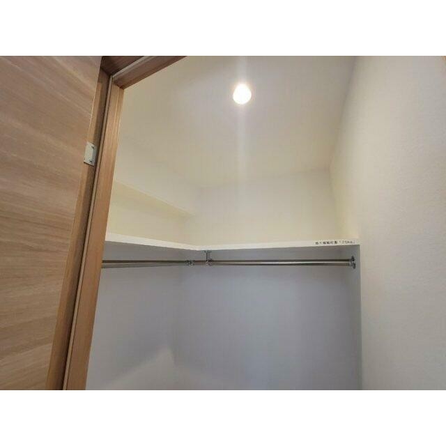 ウォークインクローゼット(内装)