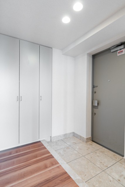 ※写真は同タイプ住戸です。(玄関)