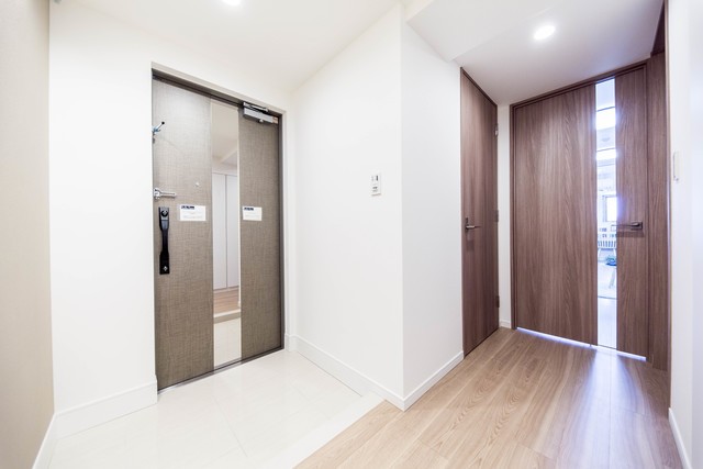 ※写真は同タイプ住戸です。(玄関)