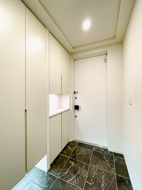 ※写真は同タイプ住戸です。(玄関)