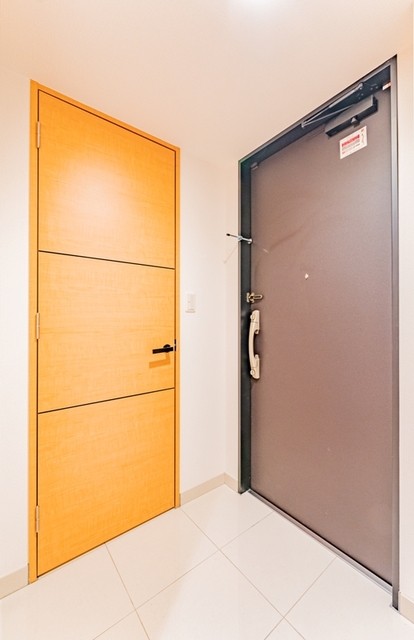 ※写真は同タイプ住戸です。(玄関)