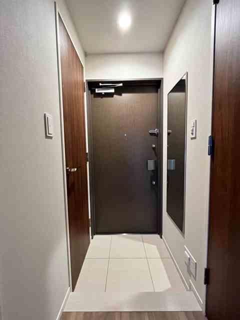 ※写真は同タイプ住戸です。(玄関)