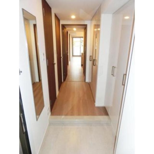 ※写真は同タイプ住戸です。(玄関)