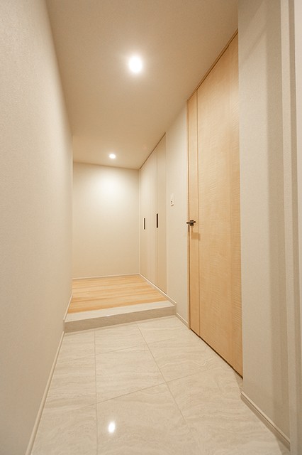 ※写真は同タイプ住戸です。(玄関)