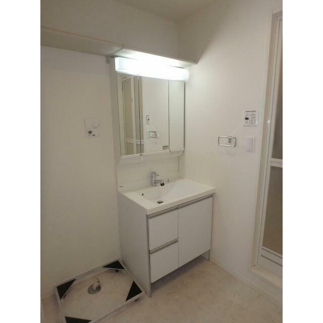 独立洗面台・室内洗濯機置場(内装)