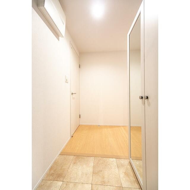 ※写真は同タイプ住戸です。(玄関)