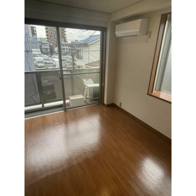 洋室5．9帖(居間)