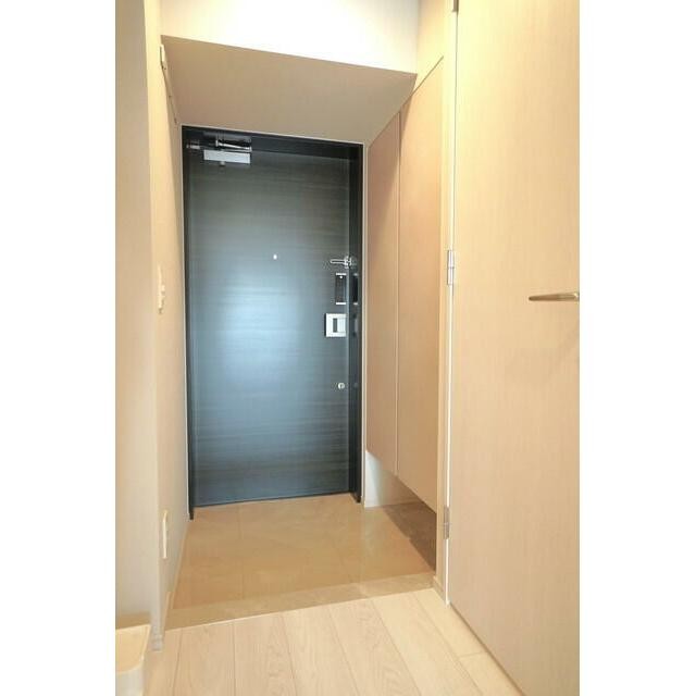 ※写真は同タイプ住戸です。(玄関)