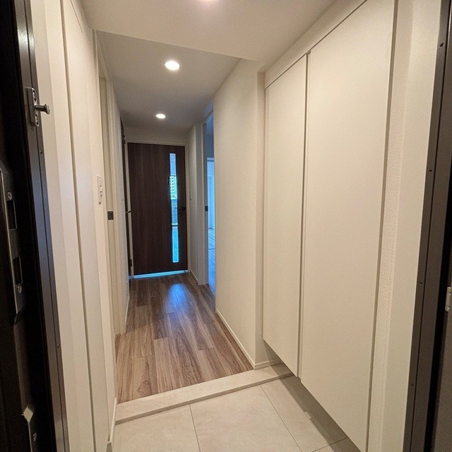 ※写真は同タイプ住戸です。(玄関)