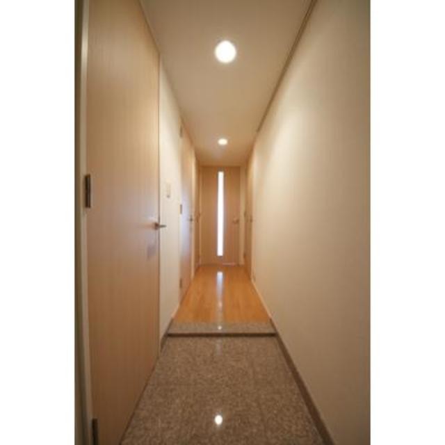 ※写真は同タイプ住戸です。(玄関)