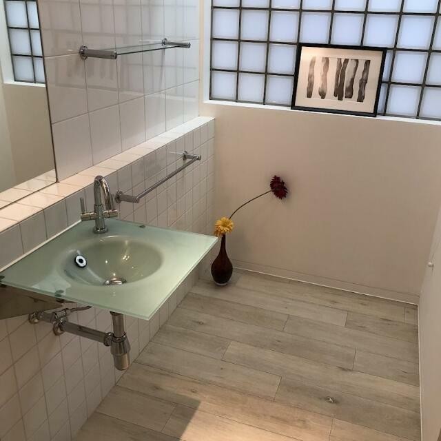 ※モデル家具は付いてきません。(内装)