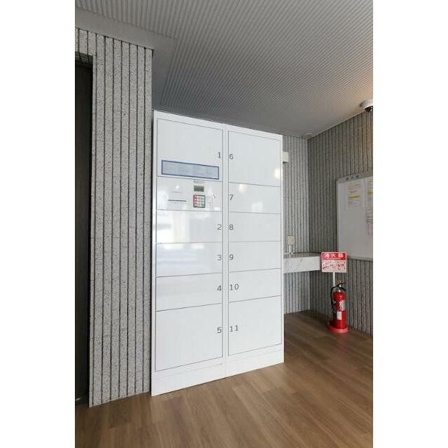 エントランス内に宅配ボックスが設置されます