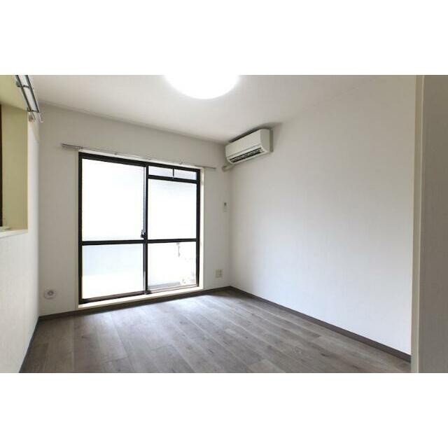 フローリング＆白基調の使いやすいインテリア(居間)