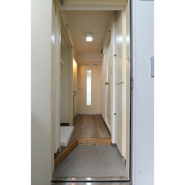 フローリングが施されたフロアです(玄関)