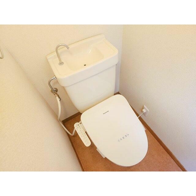 シンプルで使いやすいトイレです(内装)