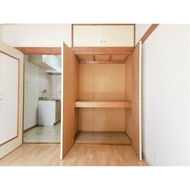 収納スペース豊富です(内装)