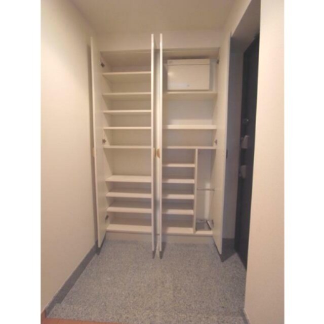 ※同仕様写真含む(玄関)