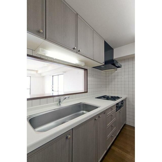 ※写真は同タイプ住戸です。(キッチン)