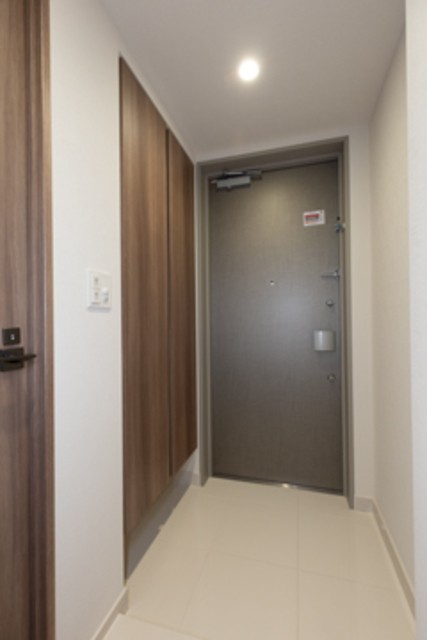 ※写真は同タイプ住戸です。(玄関)