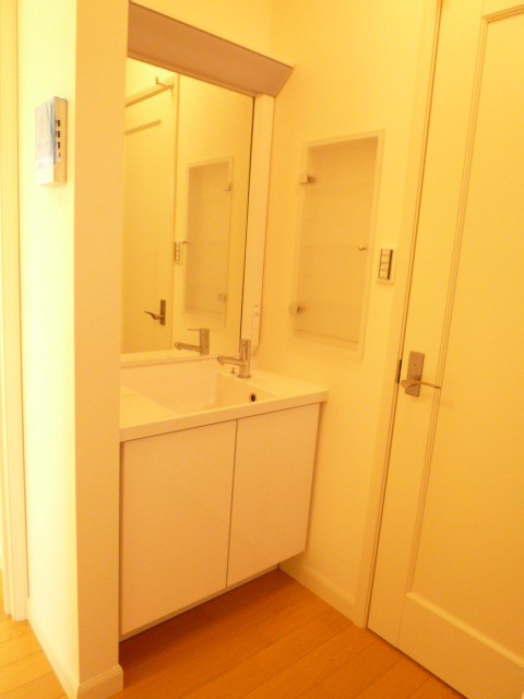 ２階 洗面化粧台(内装)