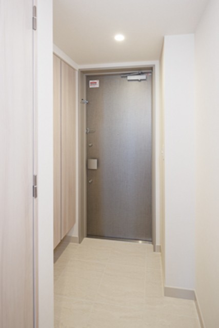 ※写真は同タイプ住戸です。(玄関)