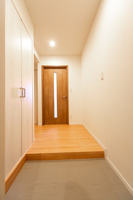 ※写真は同タイプ住戸です。(玄関)