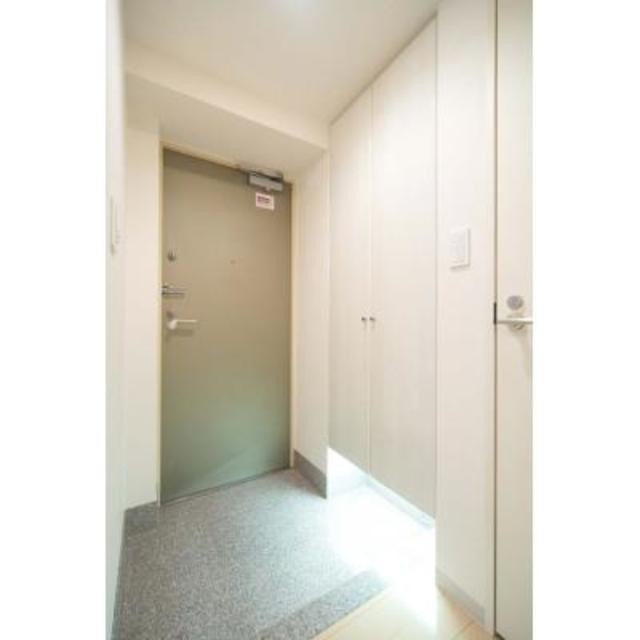 ※写真は同タイプ住戸です。(玄関)