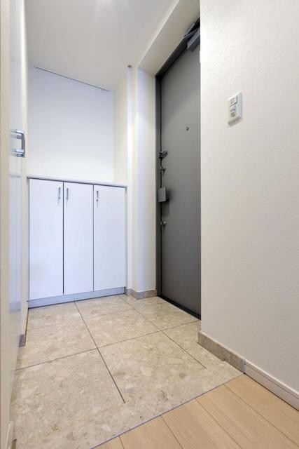 ※写真は同タイプ住戸です。(玄関)