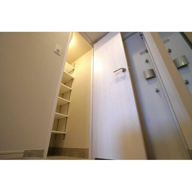 ※同仕様写真含む(玄関)