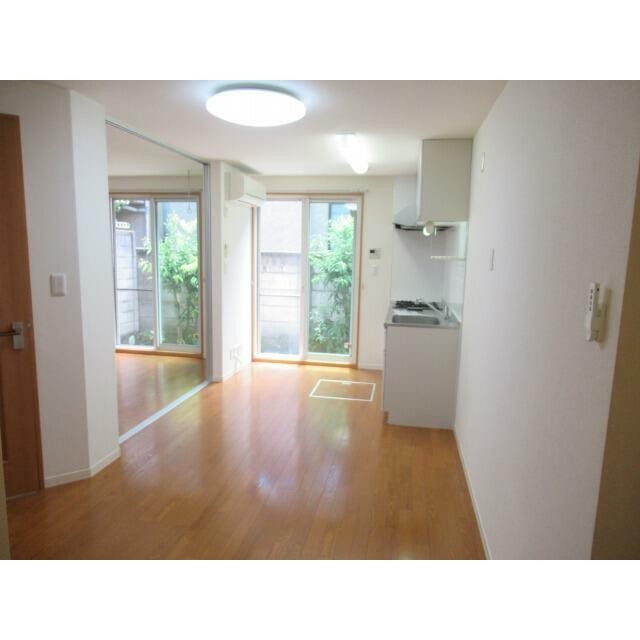 同建物、別部屋の写真を使用しております。(居間)