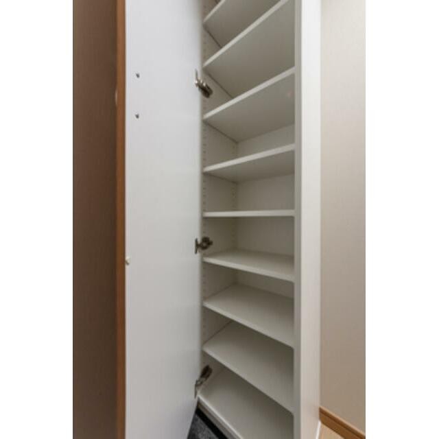 ※写真は同タイプ住戸です。(玄関)