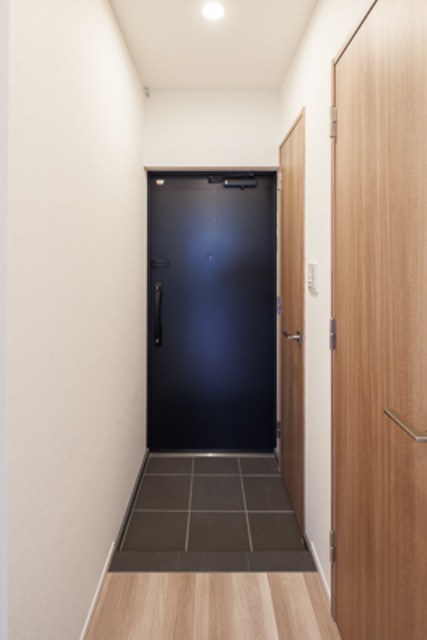 ※写真は同タイプ住戸です。(玄関)