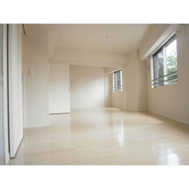 ※写真は同タイプ住戸です。(居間)