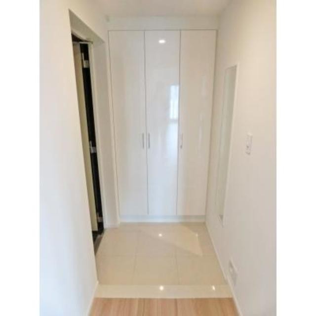 ※写真は同タイプ住戸です。(玄関)