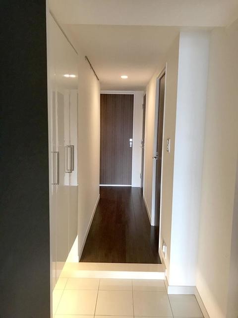 ※写真は同タイプ住戸です。(玄関)