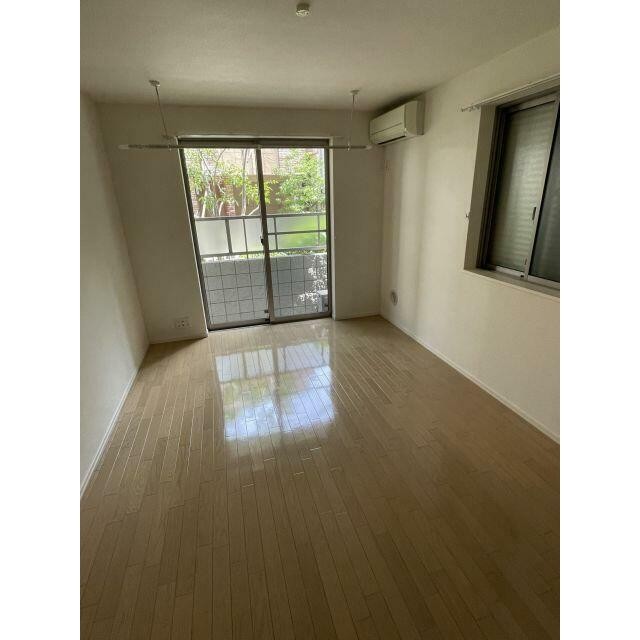 洋室6帖・2面採光(居間)