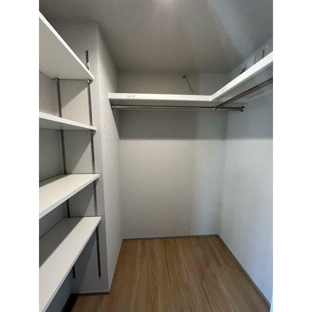 ウォークインクローゼット(内装)