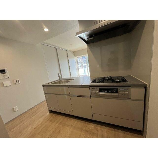 システムキッチン（3口ガスコンロ・グリル付）(キッチン)