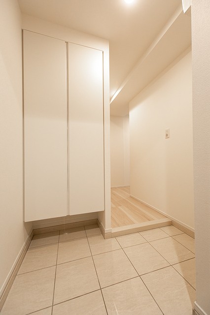 ※写真は同タイプ住戸です。(玄関)