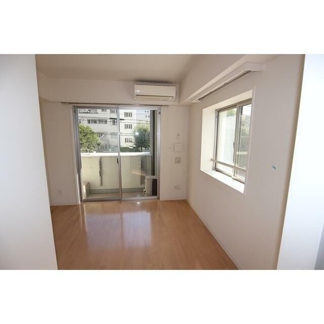 角部屋、2面採光で日当たり良好♪