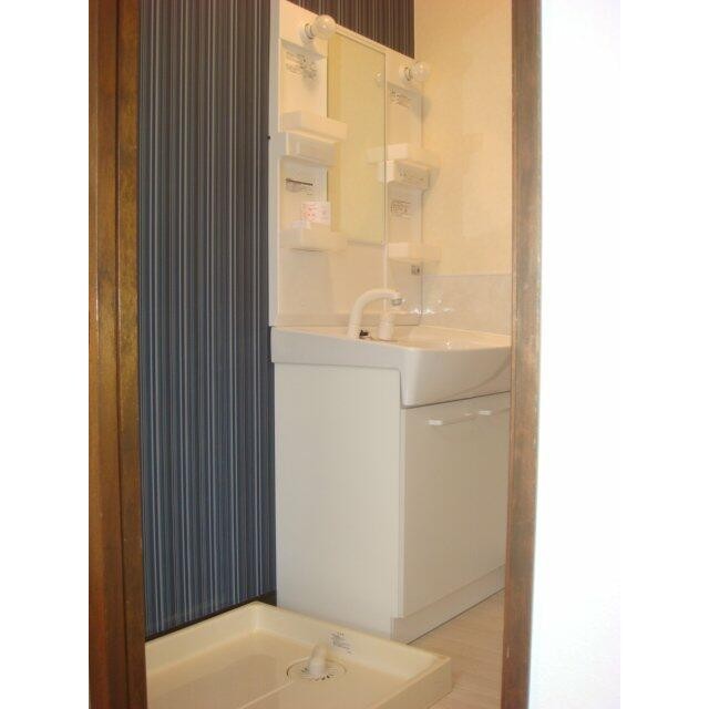 床と洗面台新規に交換(内装)