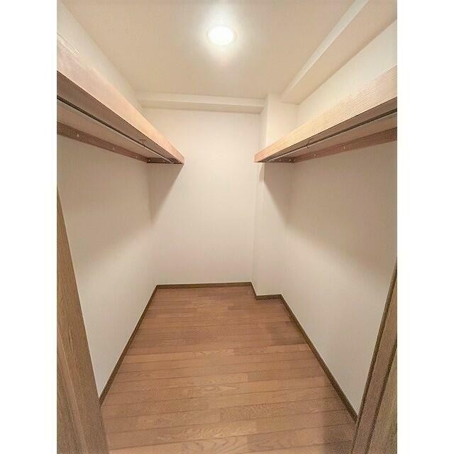 ウォークインクローゼット(内装)