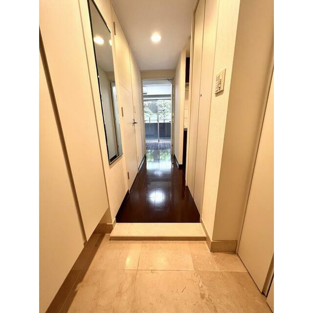 ※同仕様写真含む(玄関)