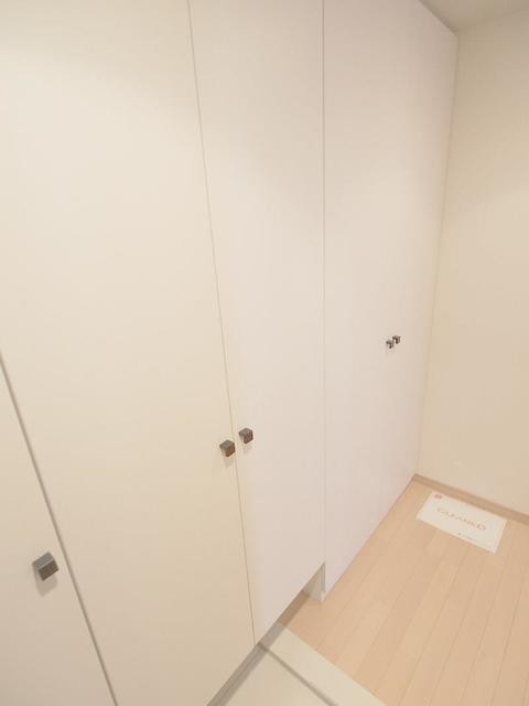 ※写真は同タイプ住戸です。(玄関)