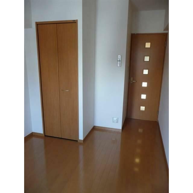 洋室6帖・収納スペース有り