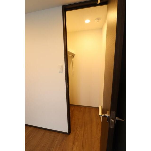 ※別号室のため室内フローリング等配色が異なります。(内装)