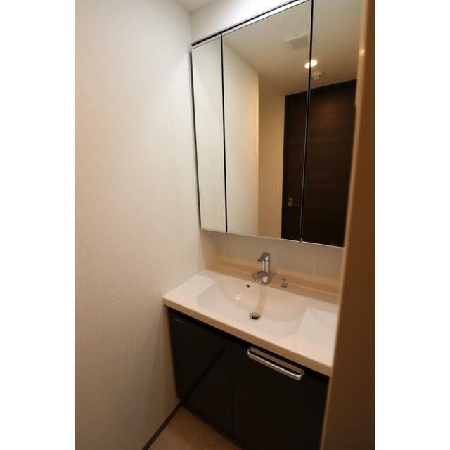 ※別号室のため室内フローリング等配色が異なります。(内装)